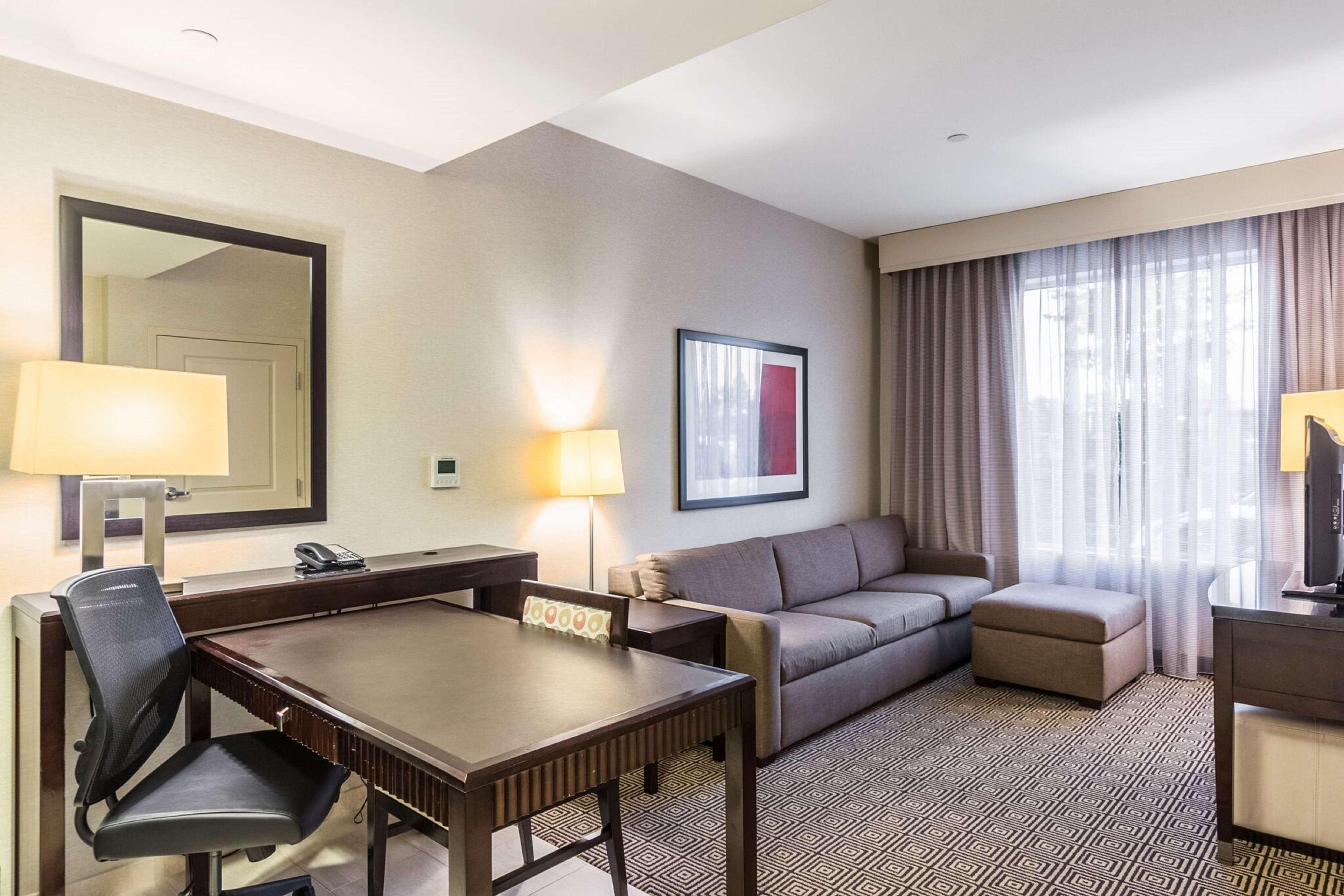 Embassy Suites By Hilton Newark Airport Elizabeth Exterior foto