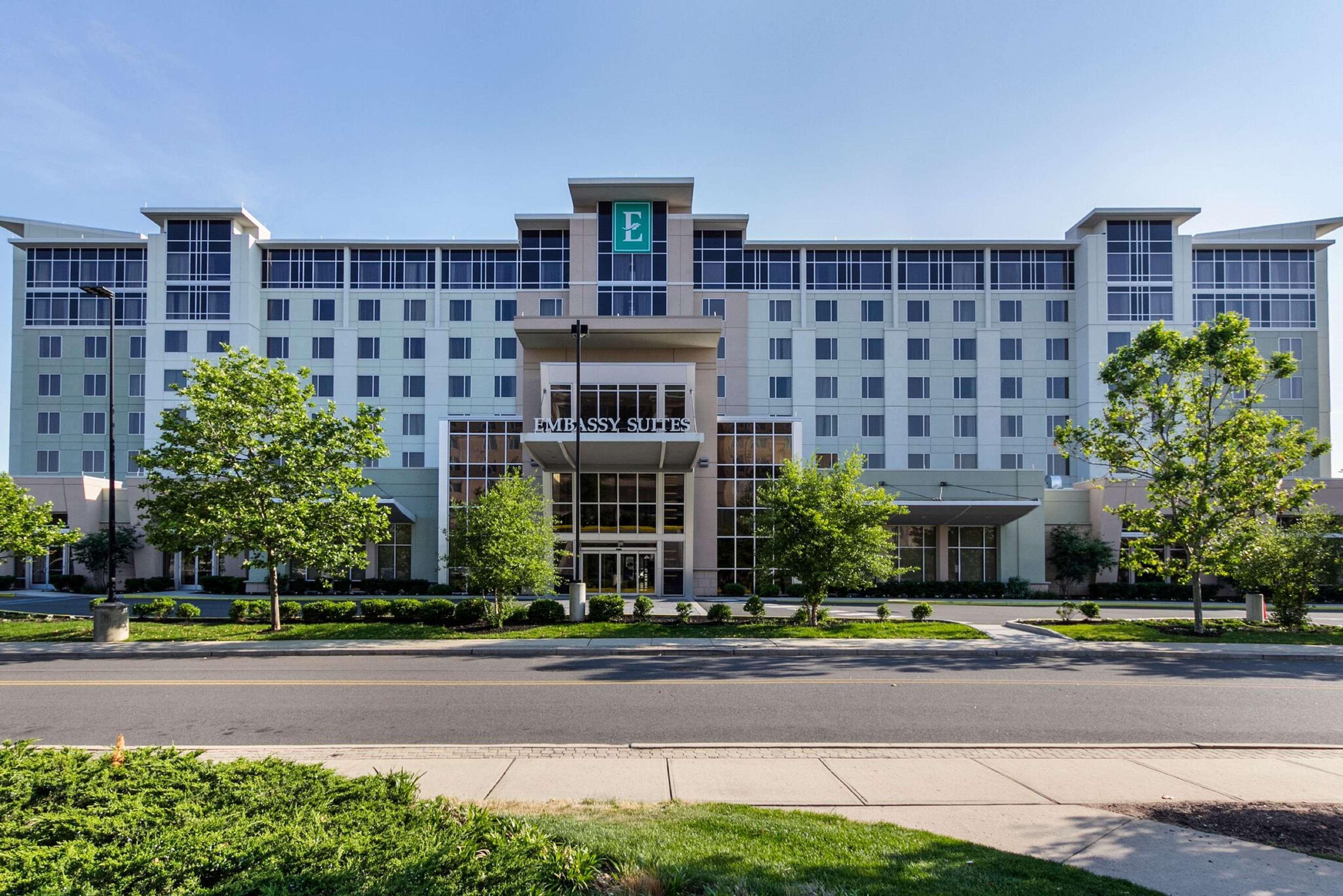 Embassy Suites By Hilton Newark Airport Elizabeth Exterior foto